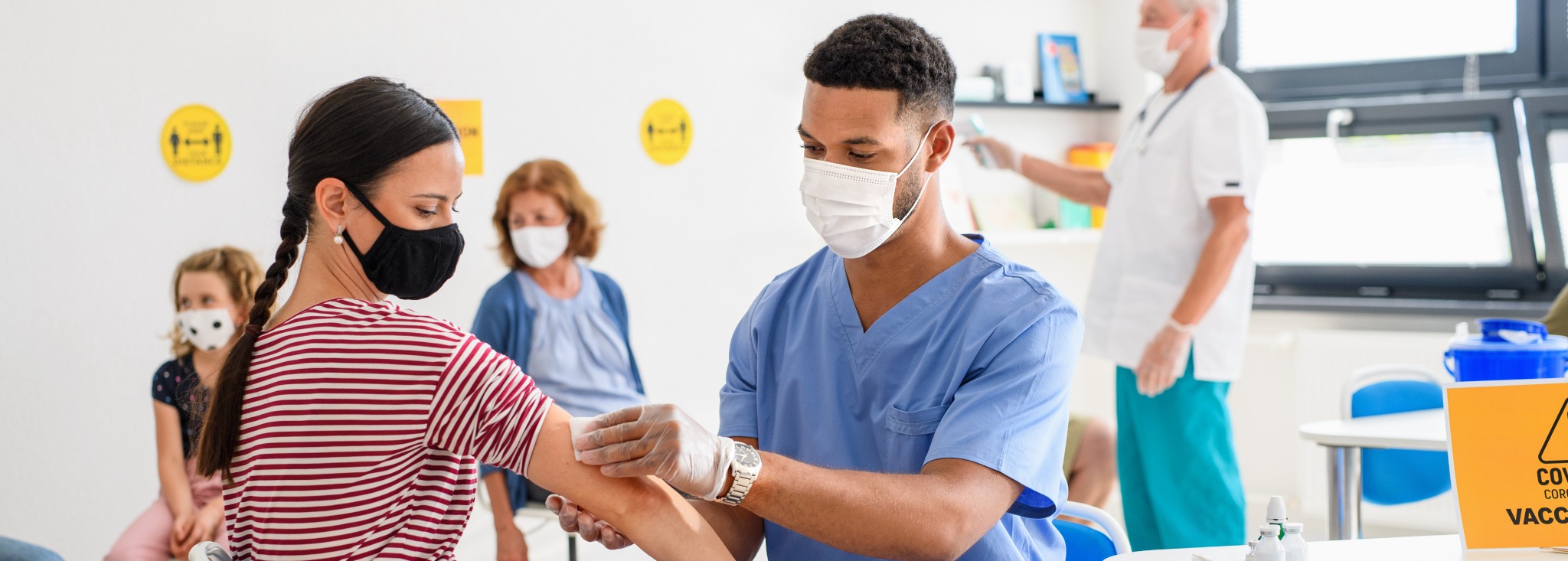 man giving women a vaccine